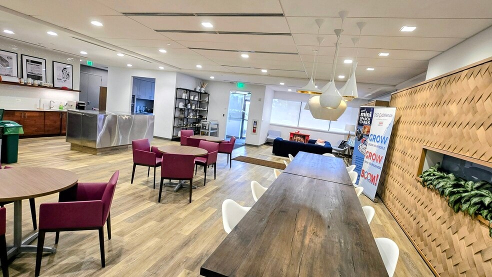 355 Business Center Dr, Horsham Township, PA for sale - Building Photo - Image 3 of 12