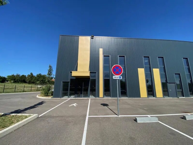 Flex in Villefontaine for sale Building Photo- Image 1 of 7