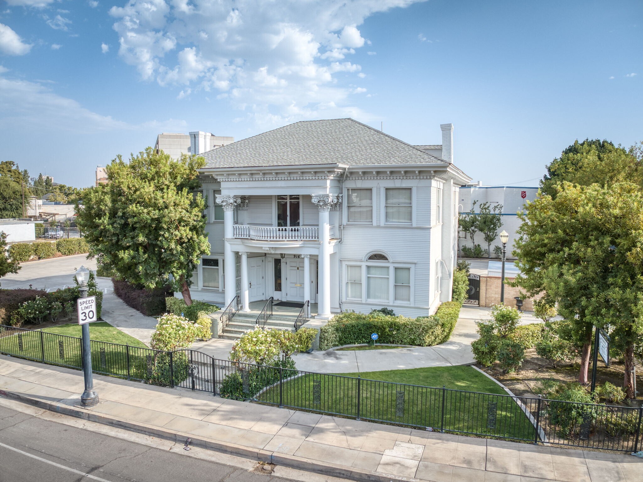 Wildrose Historic Landmark + Parking Lot portefeuille de 2 propriétés à vendre sur LoopNet.ca Photo du bâtiment- Image 1 de 19