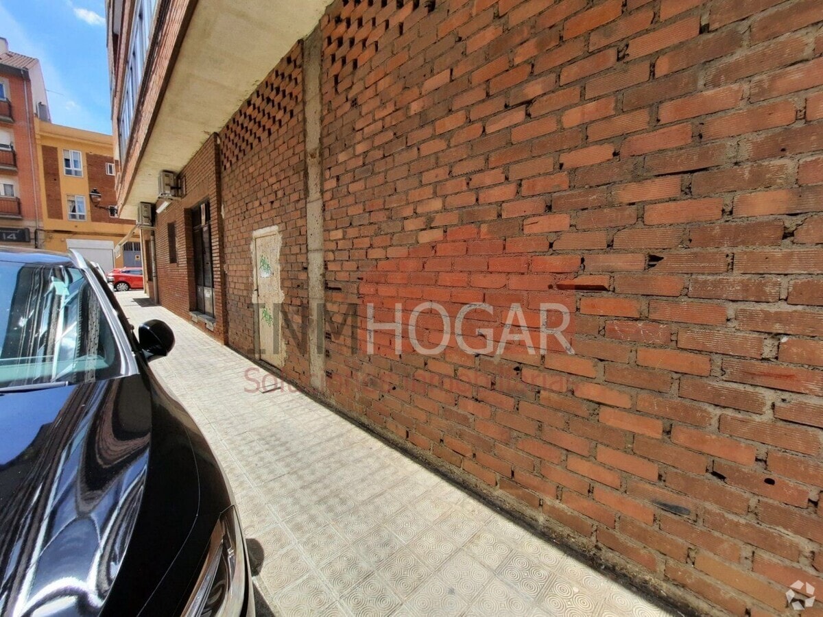 Ávila, AVI 05005 - Unit Puerta L9, Esc. 1 - - Interior Photo - Image 2 of 9