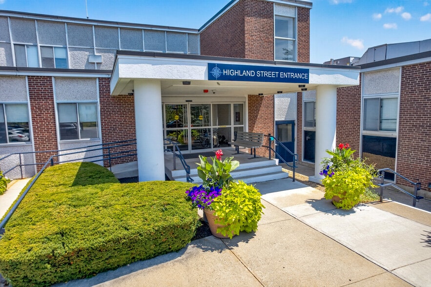 24 Morrill Pl, Amesbury, MA for lease - Building Photo - Image 2 of 4