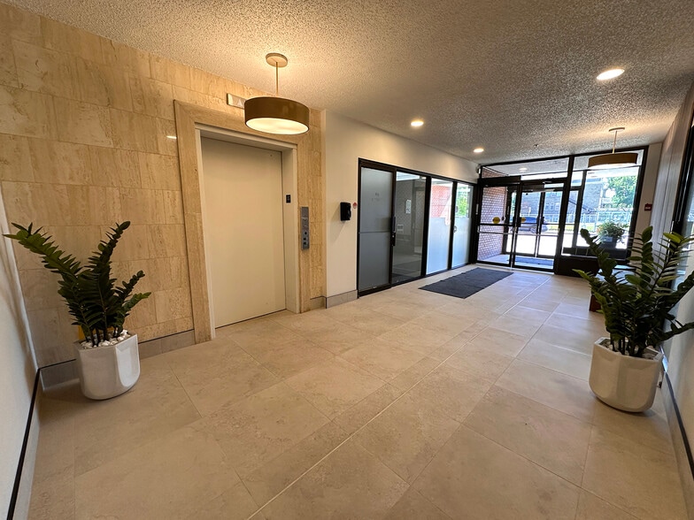 811 14 St NW, Calgary, AB à louer - Photo du bâtiment - Image 2 de 5