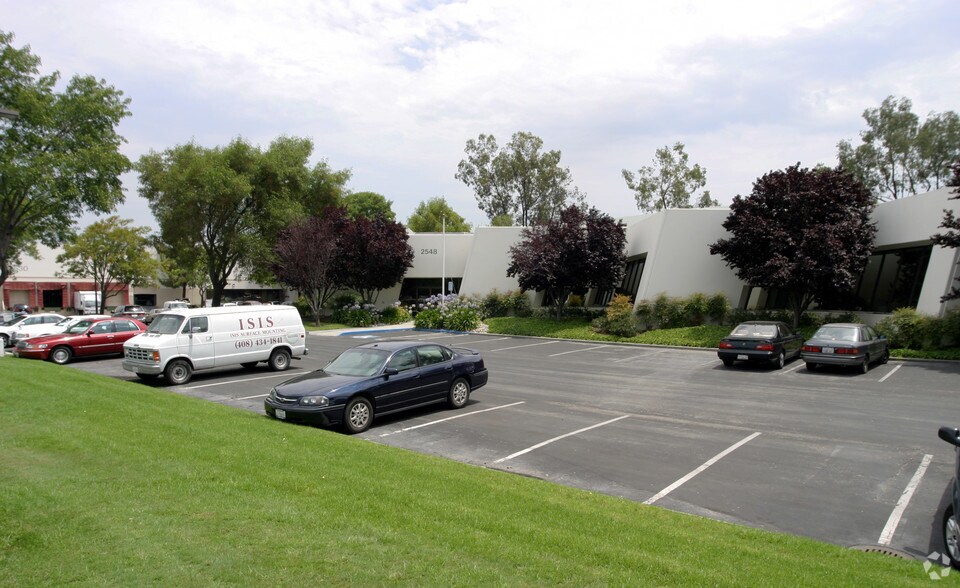 2450 Zanker Rd, San Jose, CA à louer - Photo du bâtiment - Image 2 de 3