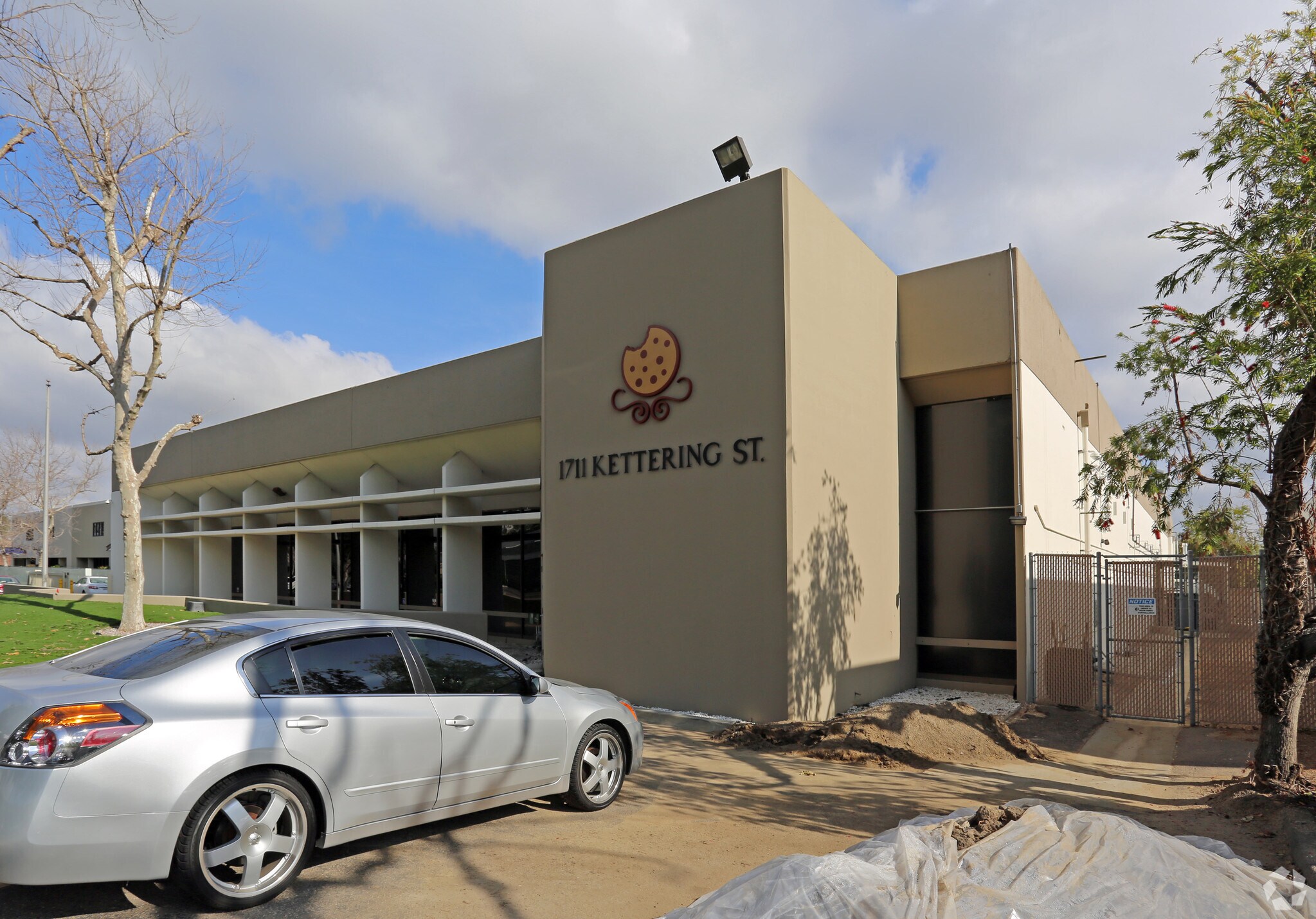 1711 Kettering, Irvine, CA à vendre Photo du bâtiment- Image 1 de 1