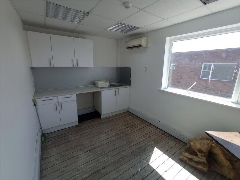 20 Towerfield Rd, Southend On Sea à louer - Photo du bâtiment - Image 3 de 6