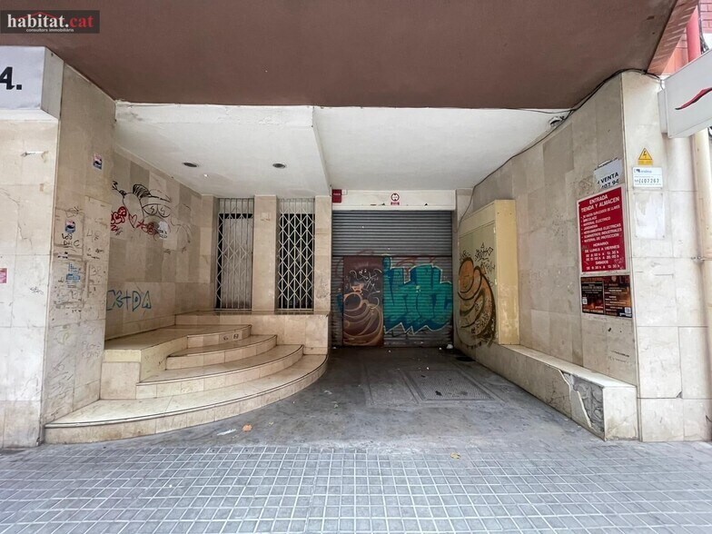 Immeuble residentiel dans L'Hospitalet de Llobregat, Barcelona à vendre - Photo du bâtiment - Image 2 de 3