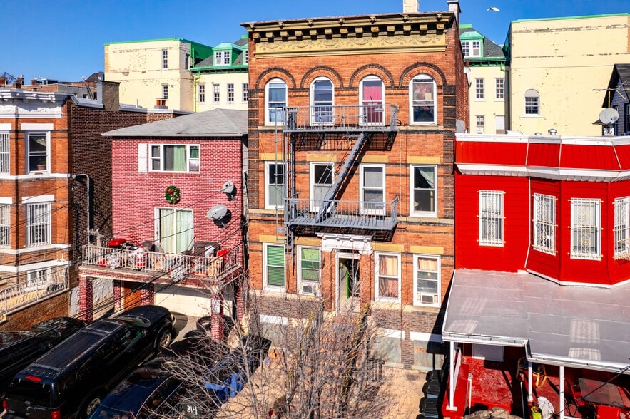 314 65th St, West New York, NJ à vendre - Photo du bâtiment - Image 2 de 14