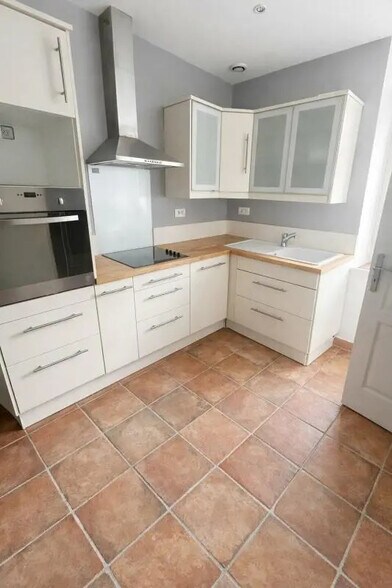 Flex in Avignon for sale - Building Photo - Image 3 of 3