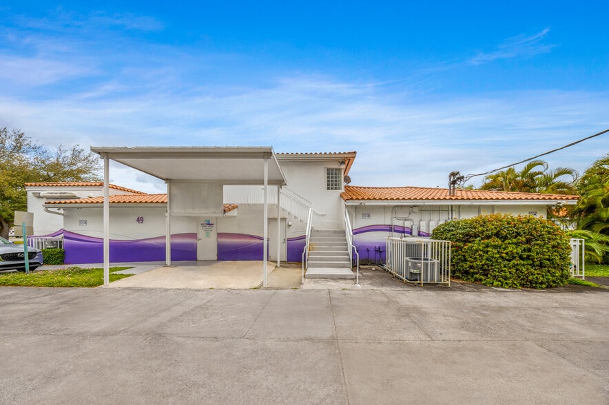 49 W 49th St, Hialeah, FL for lease - Building Photo - Image 2 of 16