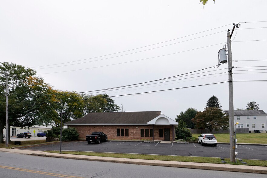 475 Kedron Ave, Folsom, PA à vendre - Photo du bâtiment - Image 1 de 30