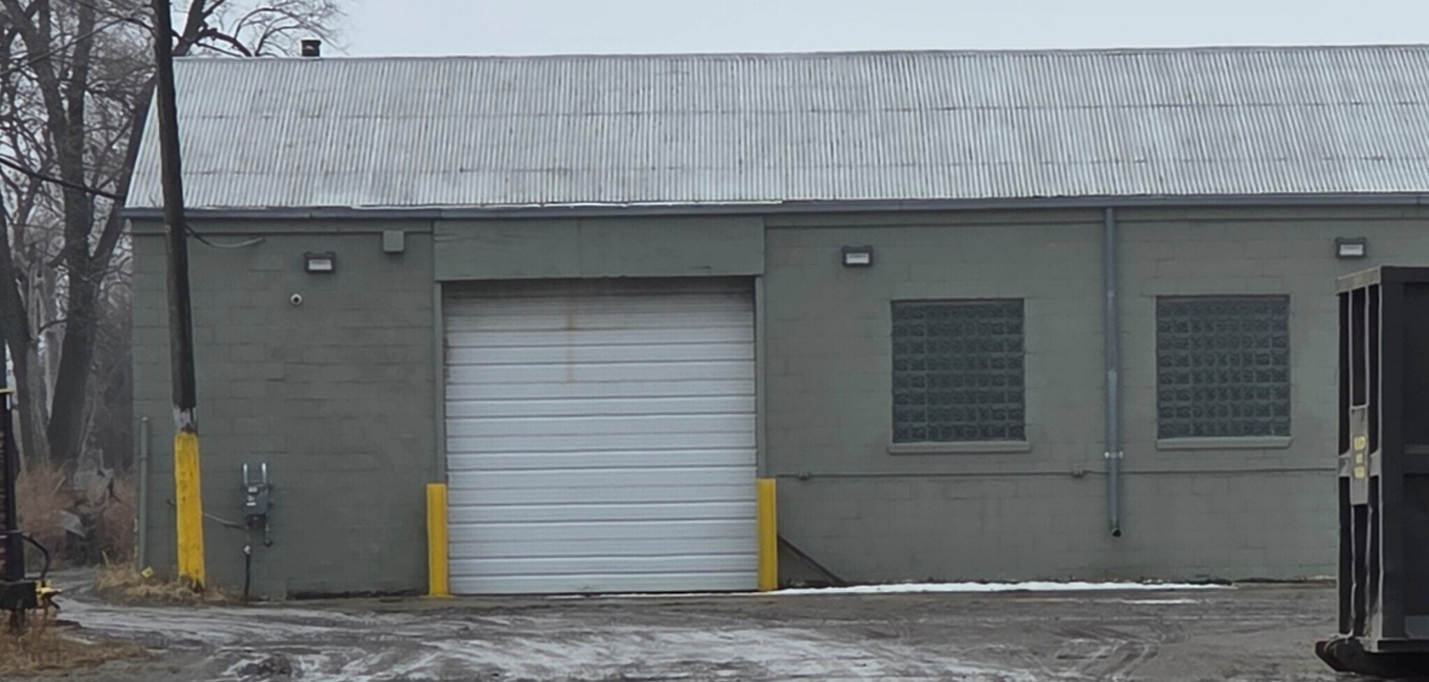 21301 Meyers Rd, Oak Park, MI for lease Primary Photo- Image 1 of 2