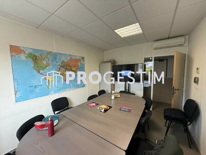 Office in Dijon for lease - Building Photo - Image 3 of 9