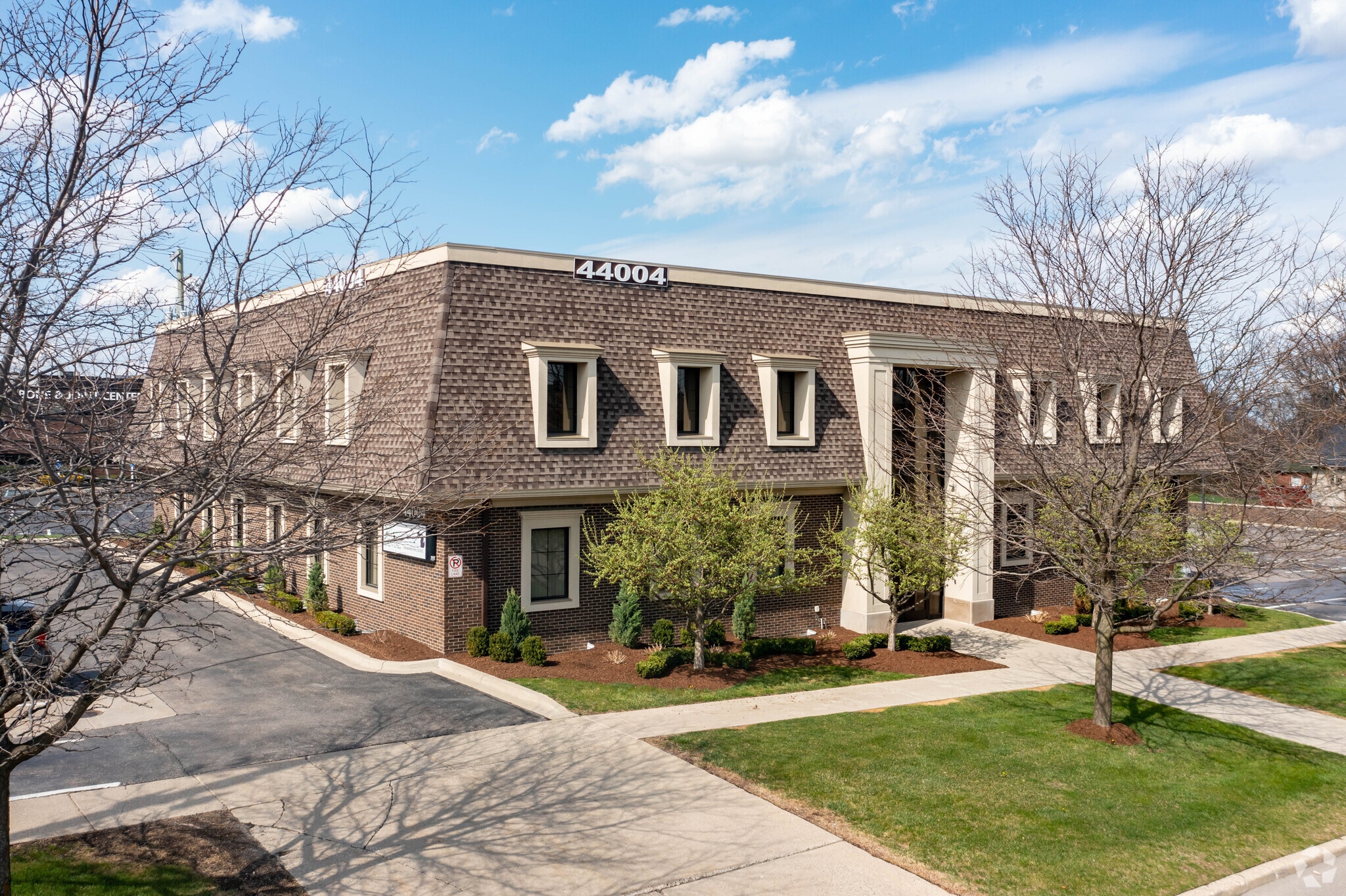 44004 Woodward Ave, Bloomfield Hills, MI à louer Photo principale- Image 1 de 6