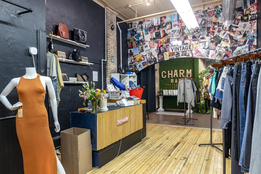 578 N Main St, Oshkosh, WI à vendre - Photo du bâtiment - Image 2 de 21