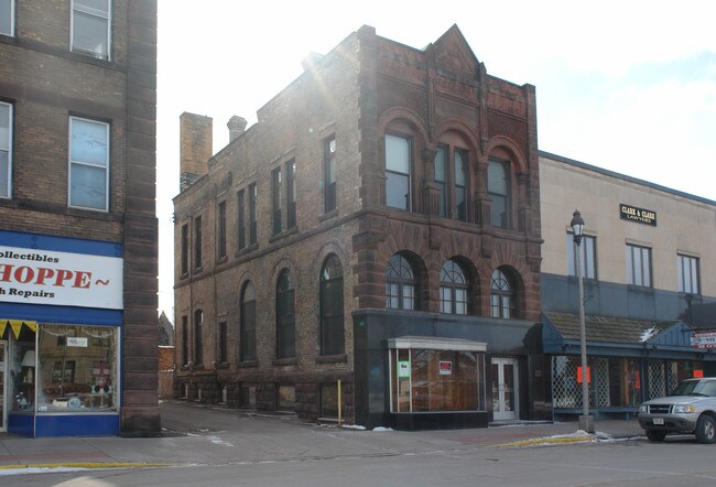 Plus de détails pour 212-214 Main St W, Ashland, WI - Commerce de détail à louer