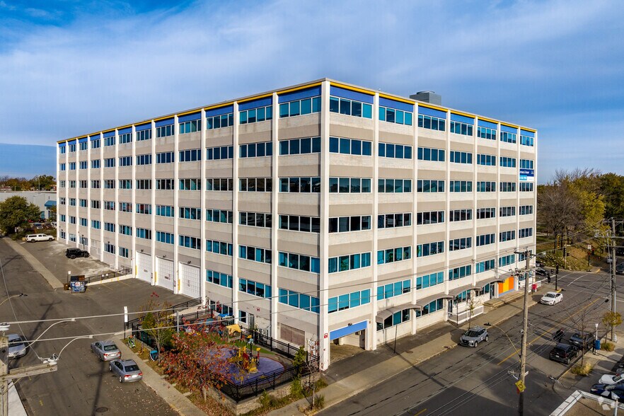 5650-5660 Rue d'Iberville, Montréal, QC à louer - Photo du bâtiment - Image 3 de 7