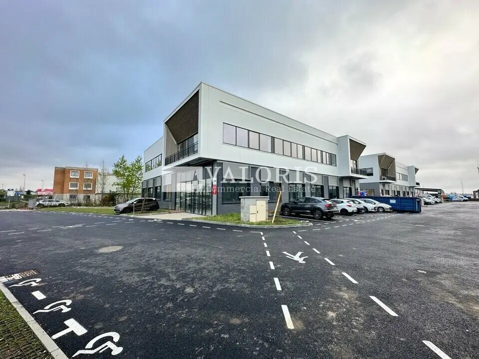 Flex in Chassieu for lease Building Photo- Image 1 of 9