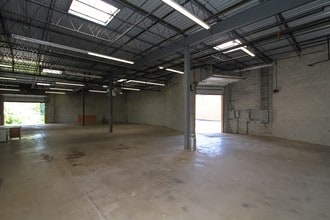 250-252 Chaddick Dr, Wheeling, IL for lease Building Photo- Image 2 of 4