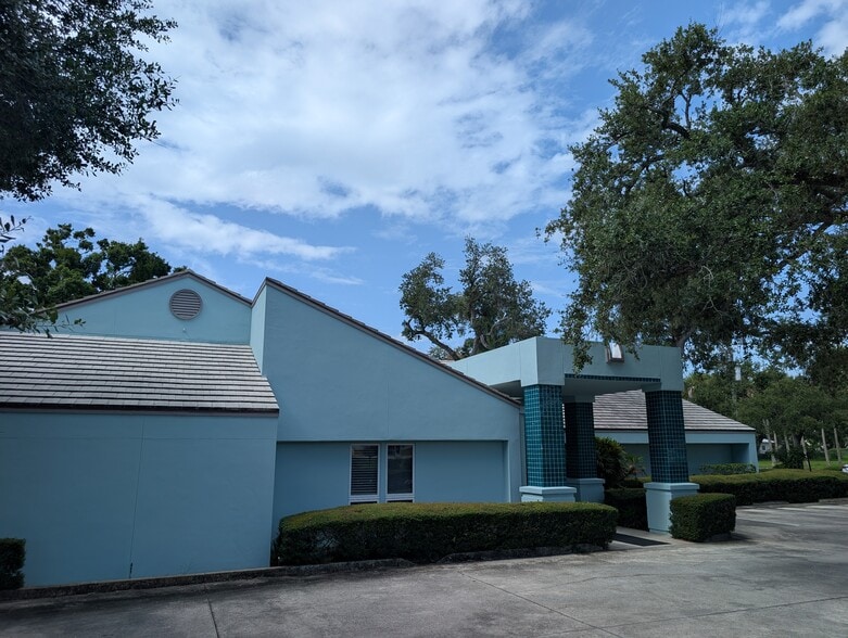 1940 10th Ave, Vero Beach, FL for sale - Building Photo - Image 2 of 5