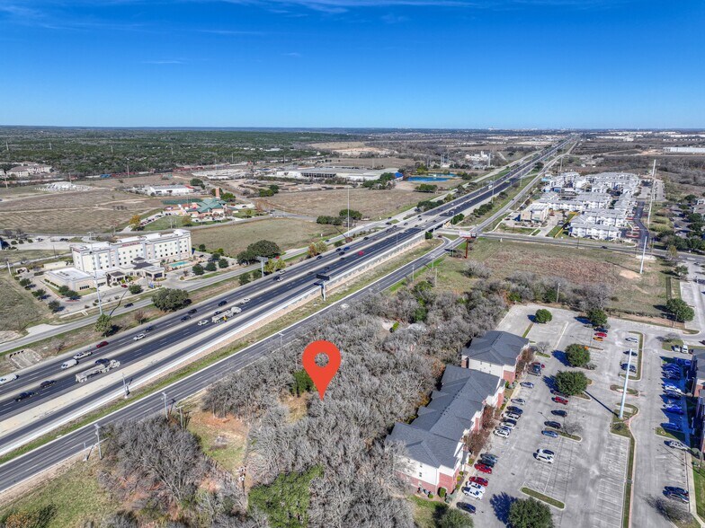 2108 N Interstate 35, San Marcos, TX à vendre - Photo du bâtiment - Image 2 de 40