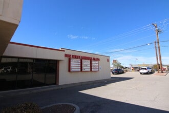 6955 N Mesa St, El Paso, TX à louer Photo du bâtiment- Image 2 de 4