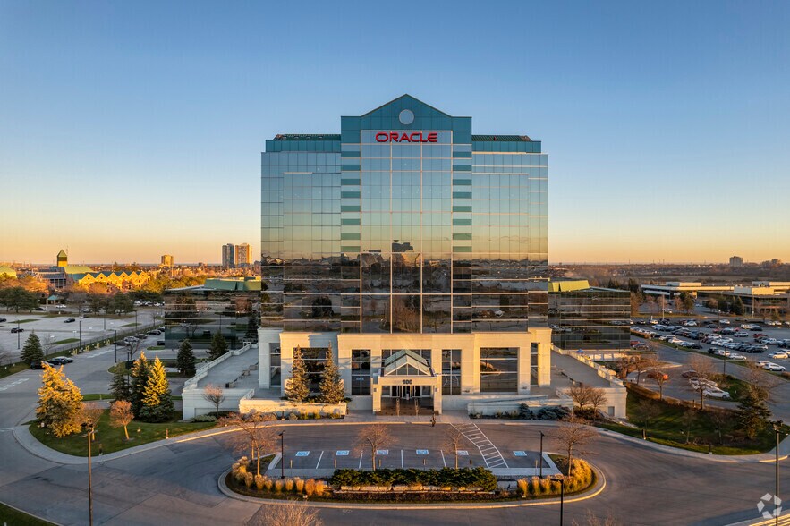 100 Milverton Dr, Mississauga, ON à louer - Photo du bâtiment - Image 3 de 8