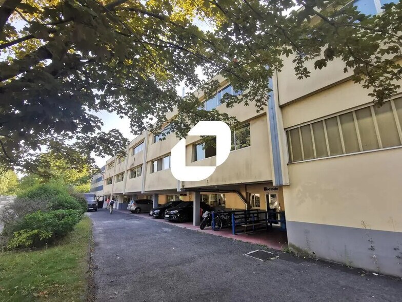 Bureau dans Neuilly-sur-Marne à louer - Photo du bâtiment - Image 1 de 4