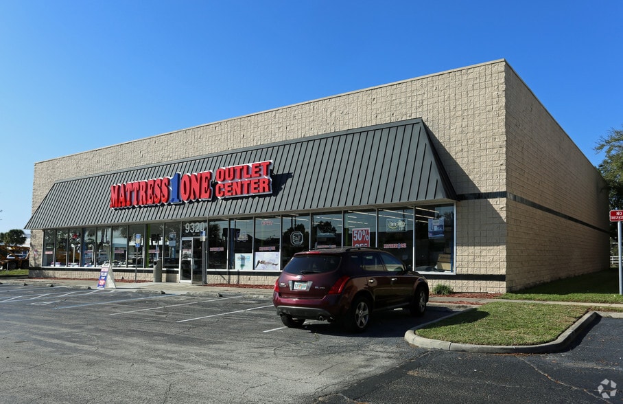 9320 S Orange Blossom Trl, Orlando, FL for lease - Building Photo - Image 2 of 3