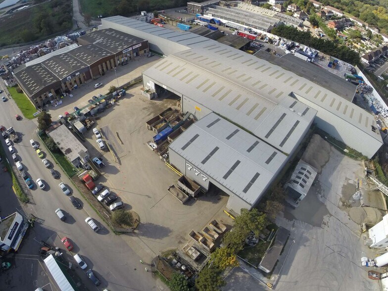 11 Coomber Way, Croydon à louer - Aérien - Image 3 de 7