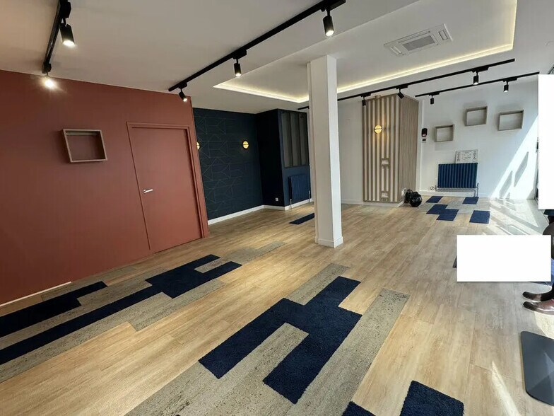 Retail in Levallois-Perret for lease - Interior Photo - Image 3 of 6
