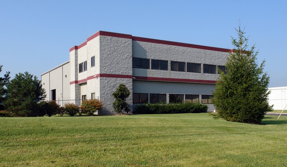 7012 Trade Port Dr, Louisville, KY for lease - Building Photo - Image 2 of 4