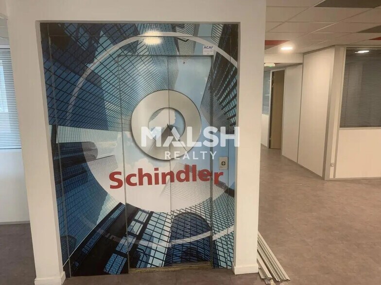 Bureau dans Chassieu à louer - Photo du bâtiment - Image 2 de 12