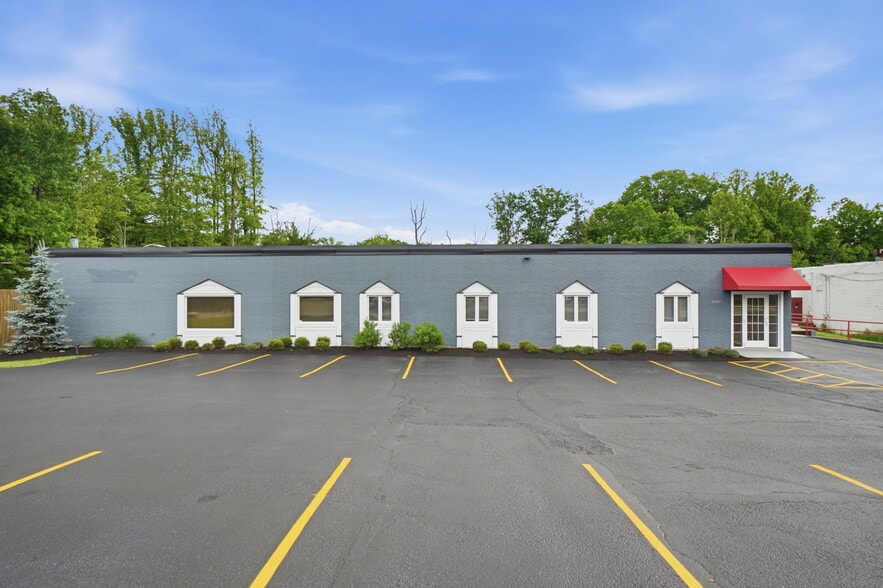 16821 Park Circle Dr, Chagrin Falls, OH for sale - Building Photo - Image 2 of 33