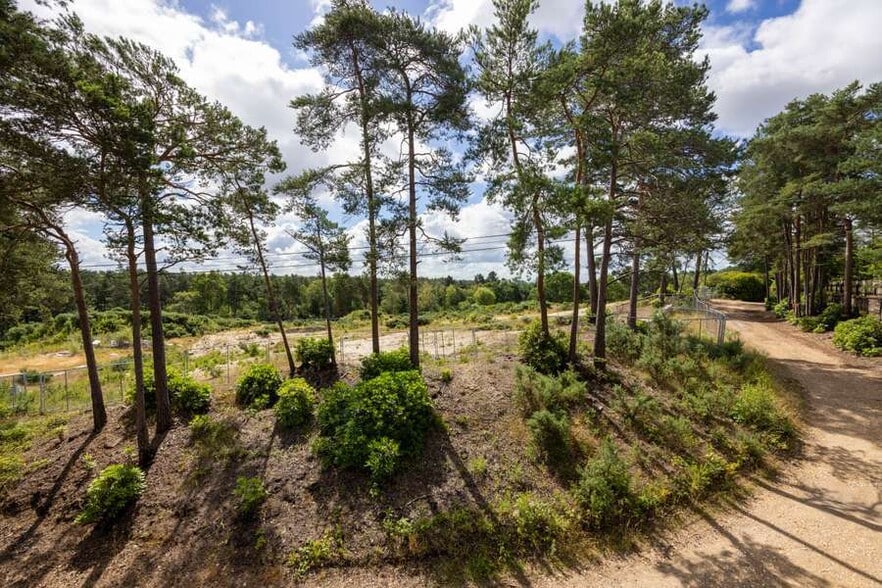 Hurn Rd, Ringwood for sale - Building Photo - Image 2 of 4