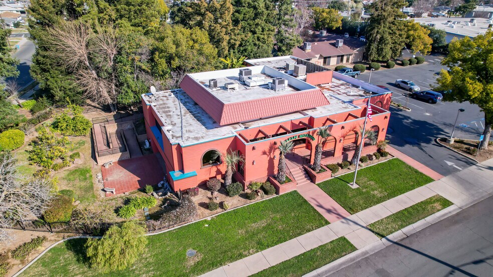 1005 Stafford Way, Yuba City, CA à vendre - Photo du bâtiment - Image 2 de 17