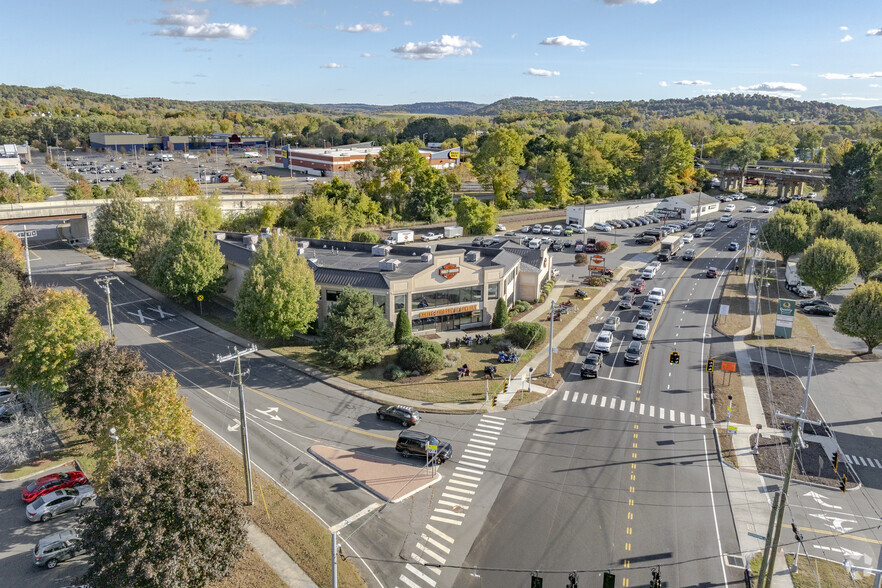 Hot Retail, Harley-Davidson portfolio of 2 properties for sale on LoopNet.ca - Building Photo - Image 1 of 24