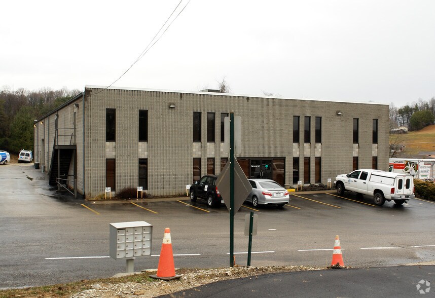 80 Grace Dr, Hurricane, WV for lease - Building Photo - Image 2 of 15