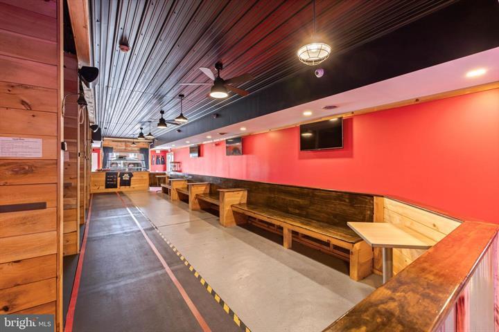 140 S Market St, Elysburg, PA for sale - Interior Photo - Image 3 of 29