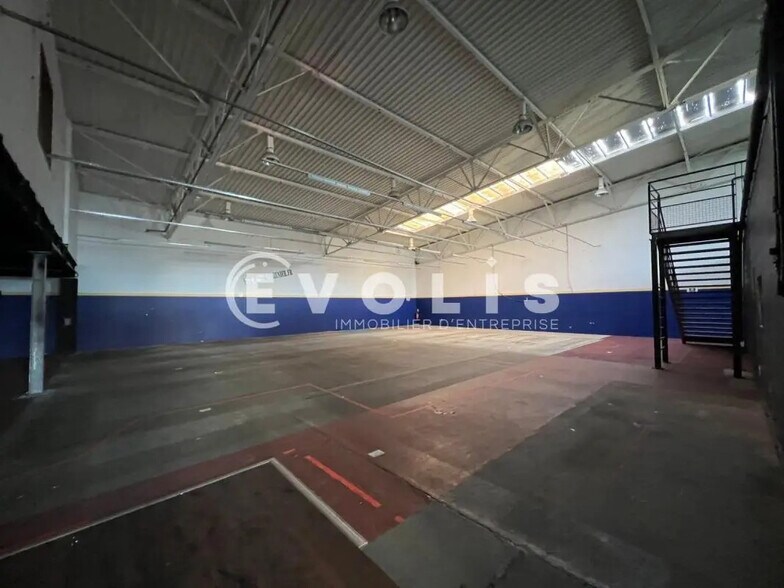 Retail in Pessac for lease - Interior Photo - Image 3 of 8