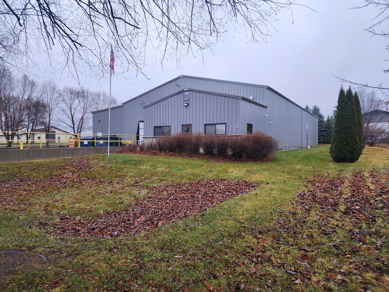 6220 S Railway Cmn, Williamsburg, MI for lease - Building Photo - Image 1 of 8