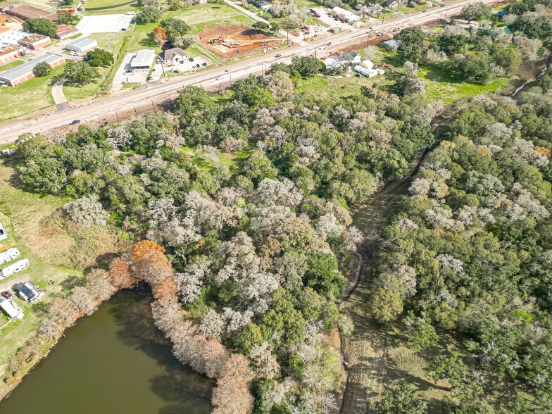 910 S Columbia Dr, West Columbia, TX for sale - Primary Photo - Image 2 of 21