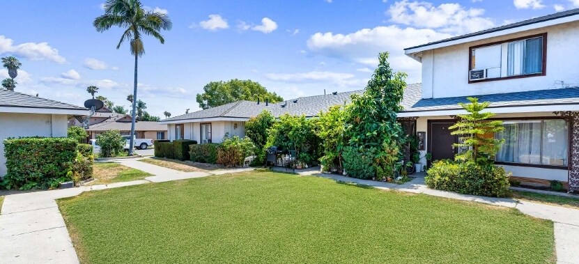 3043 Topaz Ln, Fullerton, CA à vendre - Photo du bâtiment - Image 3 de 8