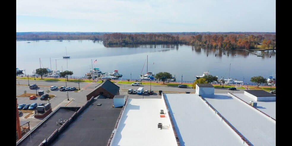 215 W Main St, Washington, NC à vendre - Vidéo sur l’inscription commerciale - Image 2 de 16