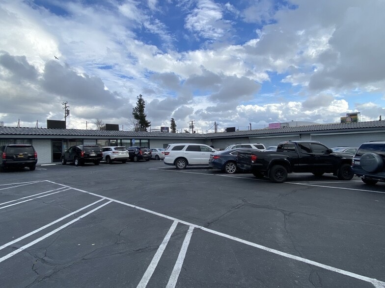 2339-2433 N Sierra Way, San Bernardino, CA for lease - Primary Photo - Image 2 of 4