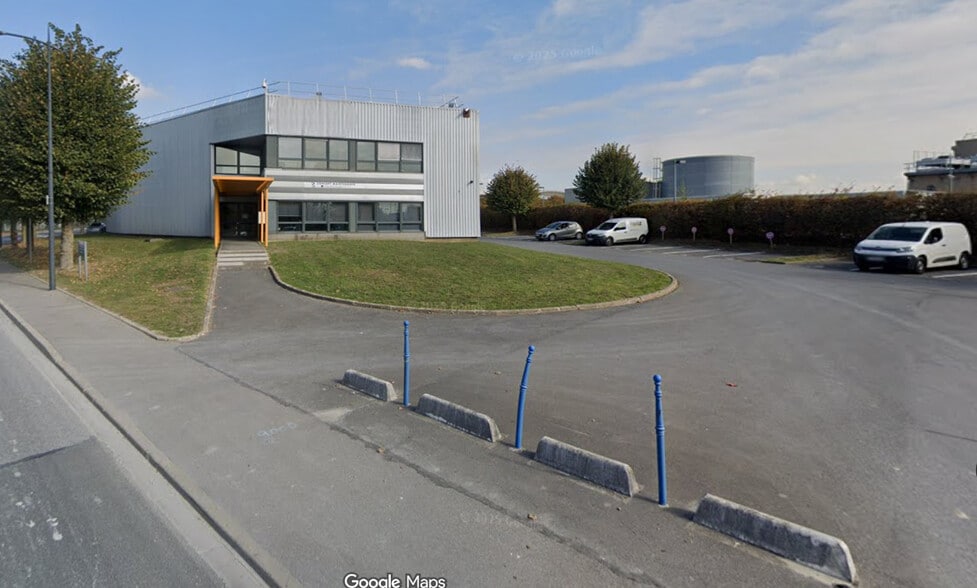 Industrial in Le Mesnil-Amelot for lease - Building Photo - Image 1 of 3
