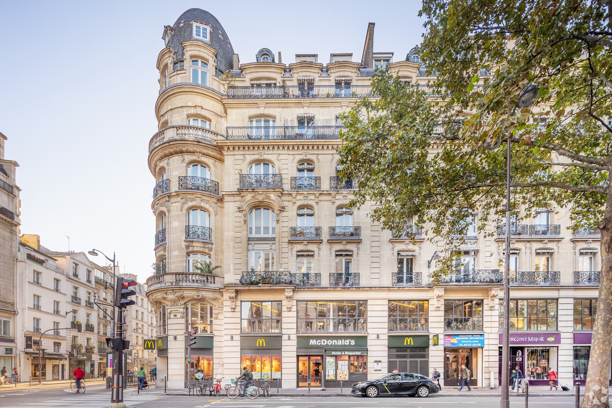 100 Rue Du Faubourg Saint-Antoine, Paris for lease Building Photo- Image 1 of 2