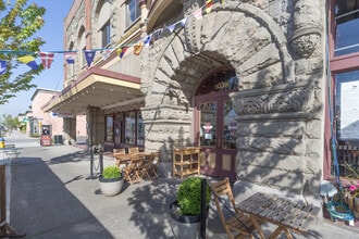 1042 Water, Port Townsend, WA for lease Interior Photo- Image 1 of 2