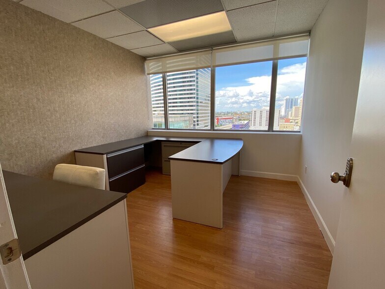 150 SE 2nd Ave, Miami, FL à louer - Photo du bâtiment - Image 3 de 21
