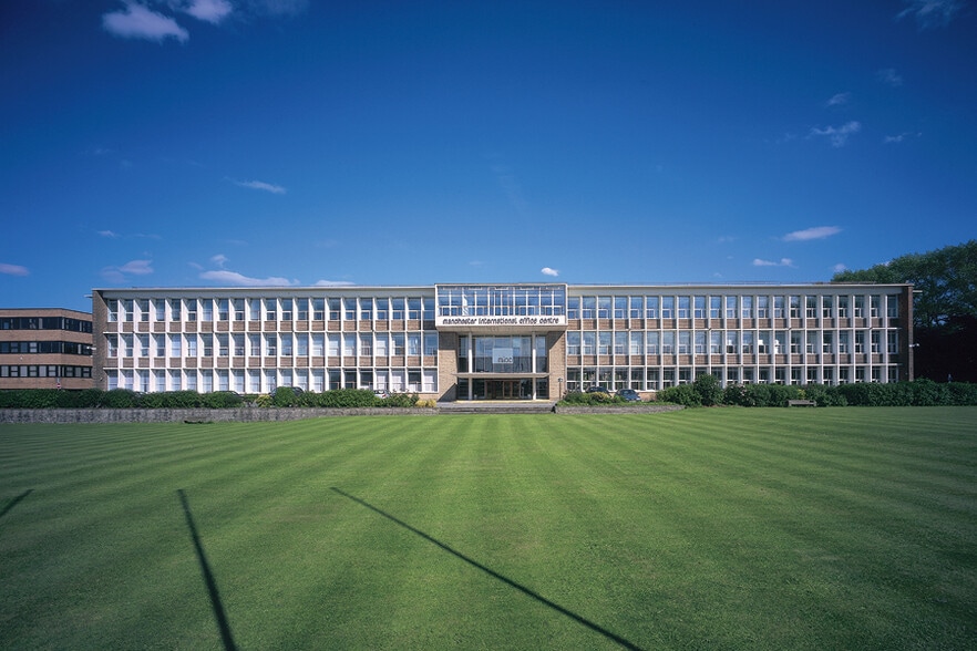 Styal Rd, Manchester à louer - Photo du bâtiment - Image 1 de 8