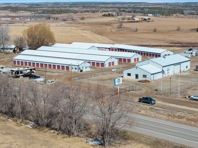 High Country Storage portefeuille de 2 propriétés à vendre sur LoopNet.ca - Photo du bâtiment - Image 2 de 2